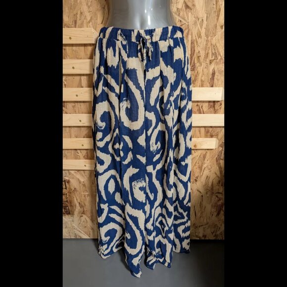 Square Neck Solid Crop Tank Top With High Rise Abstract Knotted Wide Leg Trouser - Picture 2 of 4